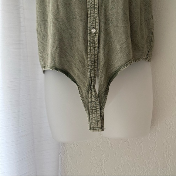 NWOT Sim & Sam 100% Rayon faded green button down shirt Size M tie front - Picture 5 of 9